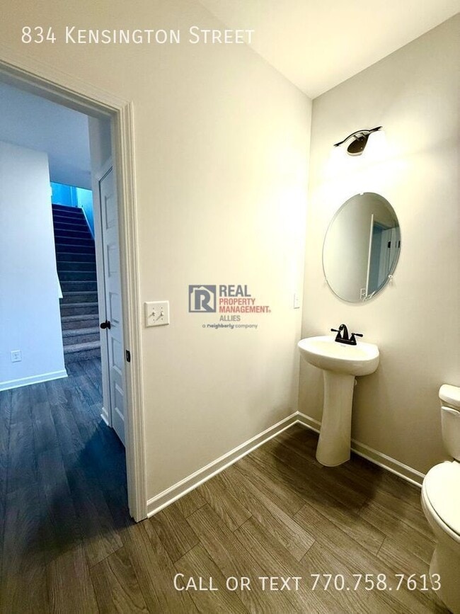 Photo - 834 Kensington St