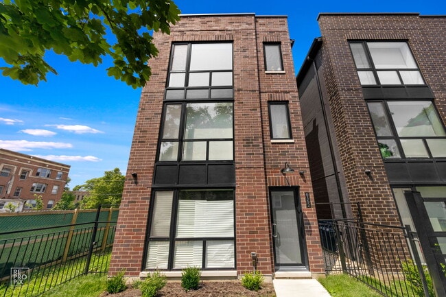 Building Photo - 6152 S Champlain Ave