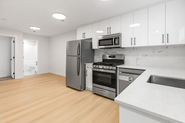 Building Photo - 16006-16103 103 Ave NW Unit BSMT 16006