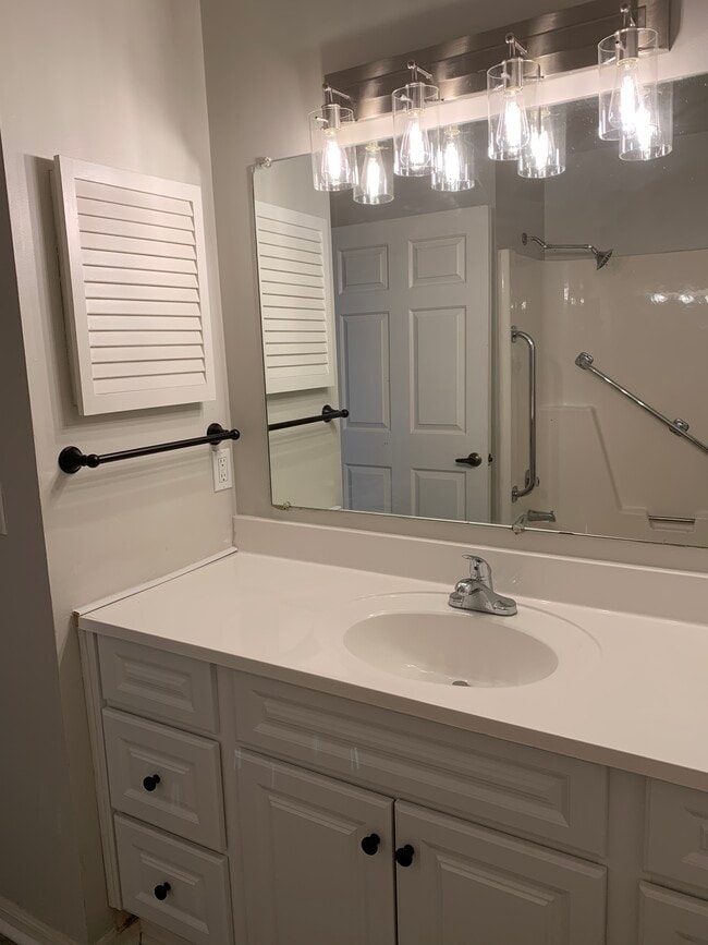 Building Photo - 329 Deer Lake Dr Unit 329 Rental