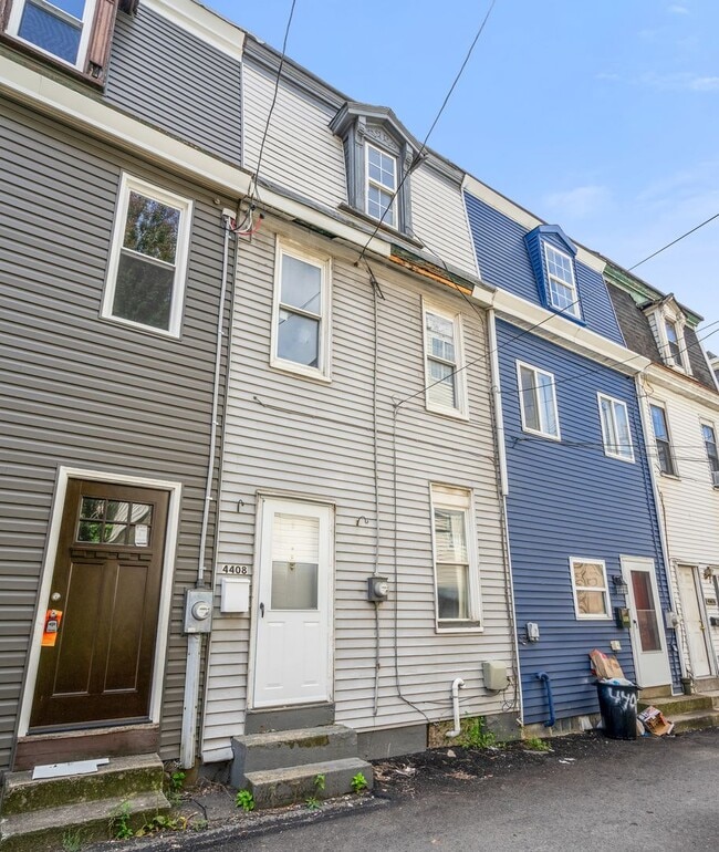 Building Photo - Three Bedroom + Den in the Heart of Bloomfield - Available October 10th!
