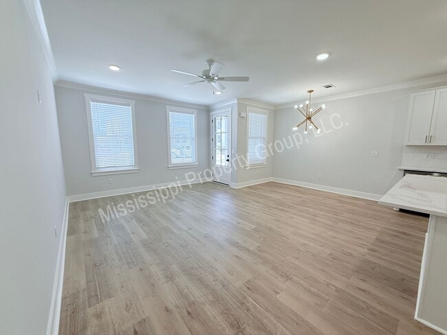 684 Miramar Ln