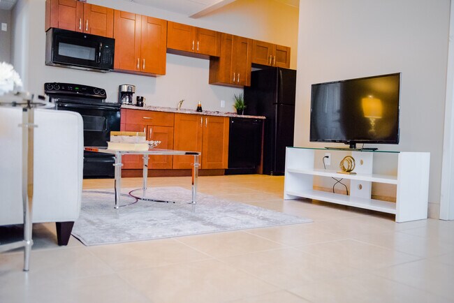 Photo - 185 King St N