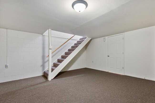 Shadeland Terrace Townhomes w/Full Basements