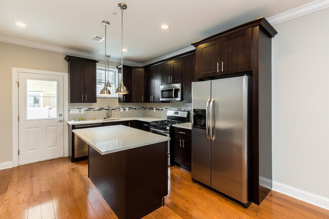 Photo - 2040 Reed St