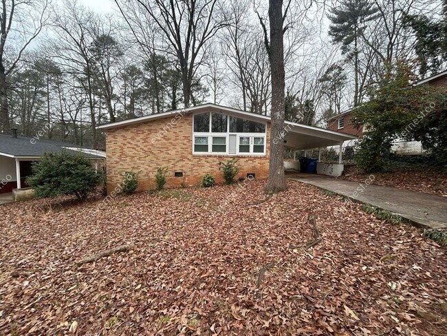 Photo - 2249 Polar Rock Pl SW