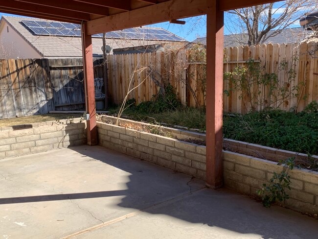 patio - 654 N Inyo St