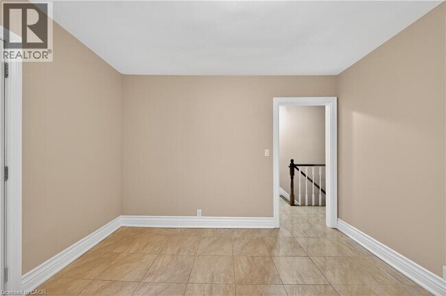 Photo - 17 Sanford Ave S