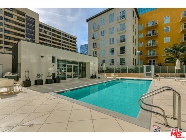 Photo - 645 W 9th St Unit 635