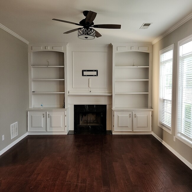 Photo - 807 Andora Way SW