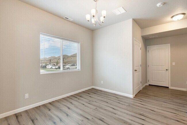 Photo - 875 Petra Heights