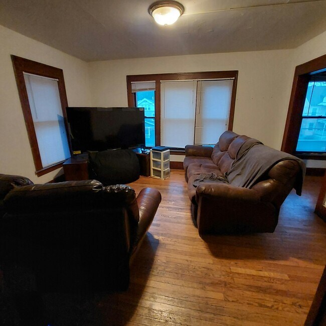 Photo - 916 Ackerman Ave