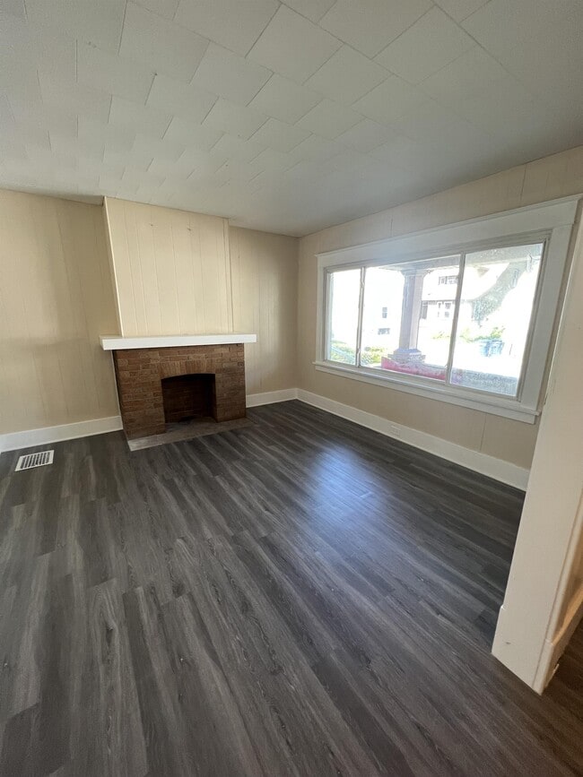 310 Chelsea Pl