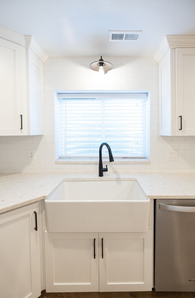 Photo - 154 S Quivira Ln