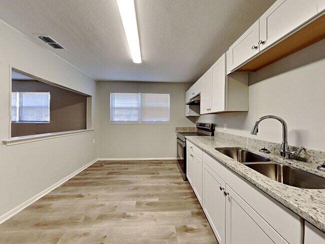 Photo - 6958 Christopher Robin Dr