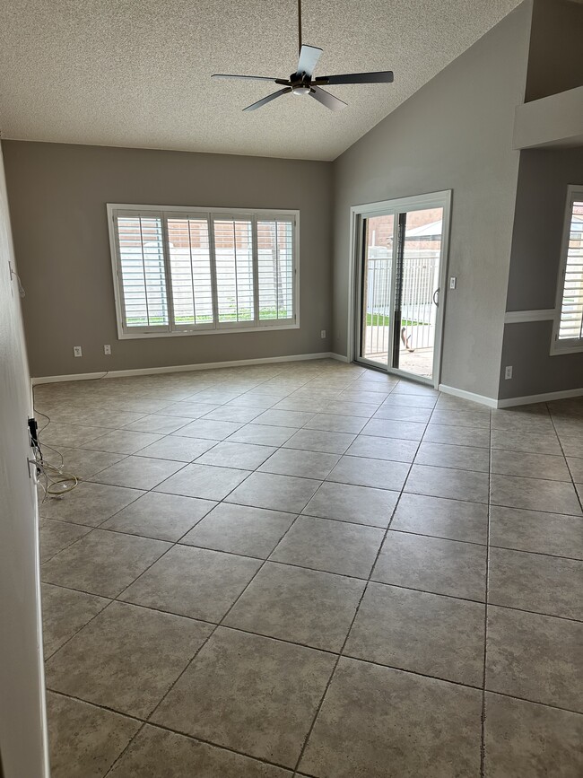 Photo - 5631 E Hartford Ave