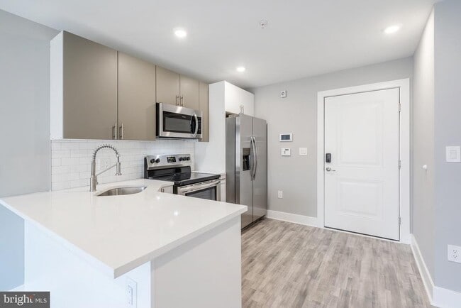 Photo - 2500 N Mascher St Unit 6