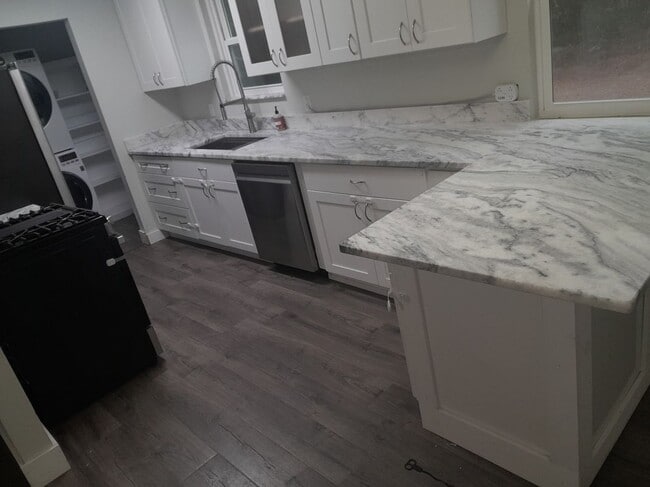 Photo - 4085 Pier Station Rd E