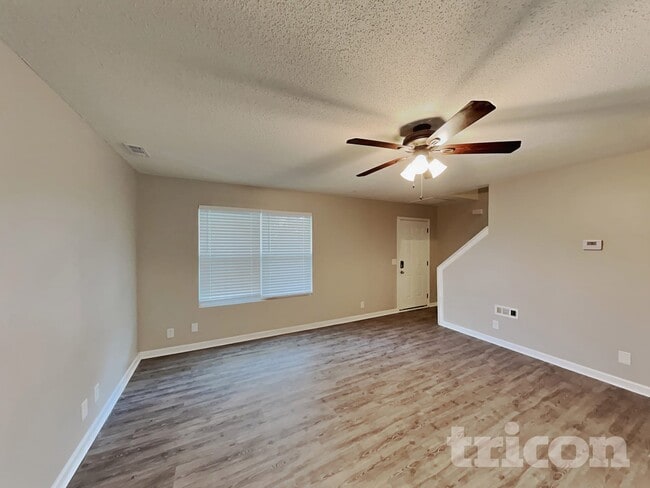 Photo - 911 Red Feather Trail