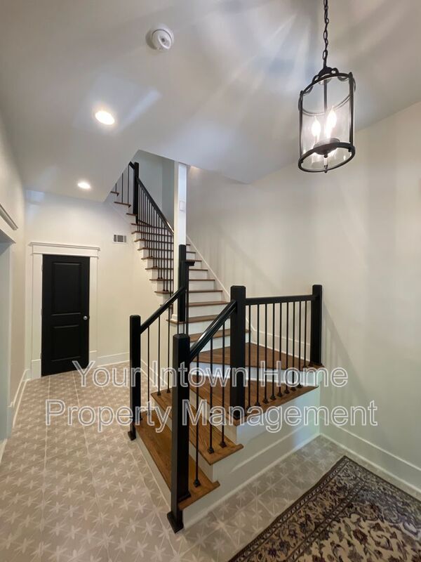 Photo - 1867 Gordon Manor NE