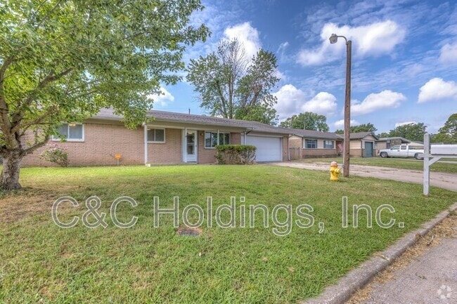 Building Photo - 20154 E 3rd St Rental