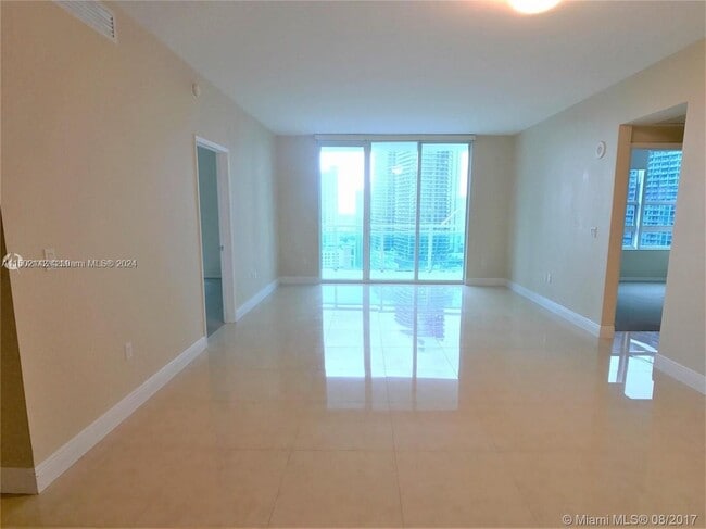 Photo - 951 Brickell Ave Unidad 2405