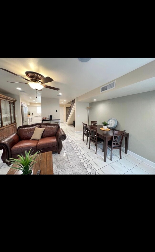 Building Photo - 7651 Reseda Blvd Unit 26