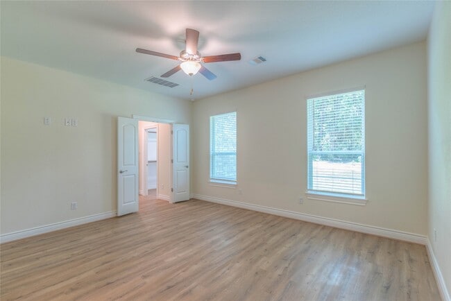 Building Photo - 12871 Oak Barrel Rd Rental