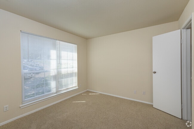 2BR, 2BA - 1008 SF