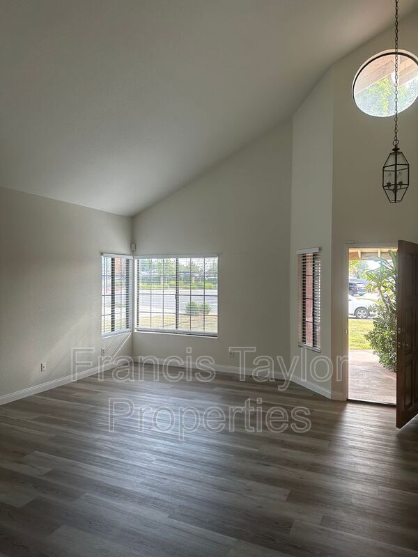 Photo - 954 Cornwell Ct