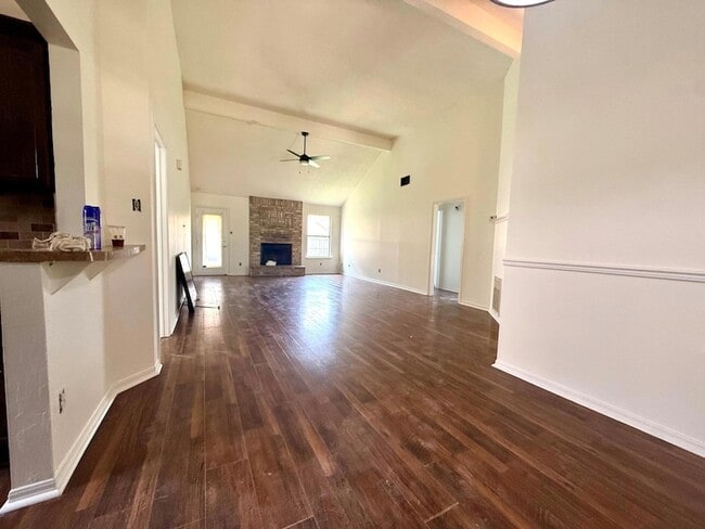 Photo - 2107 Willow Way