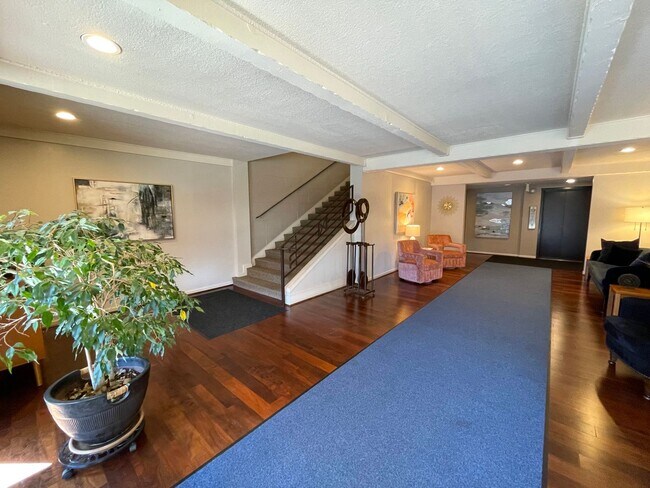 Photo - Comfortable Raleigh Park Plaza Condo with ...