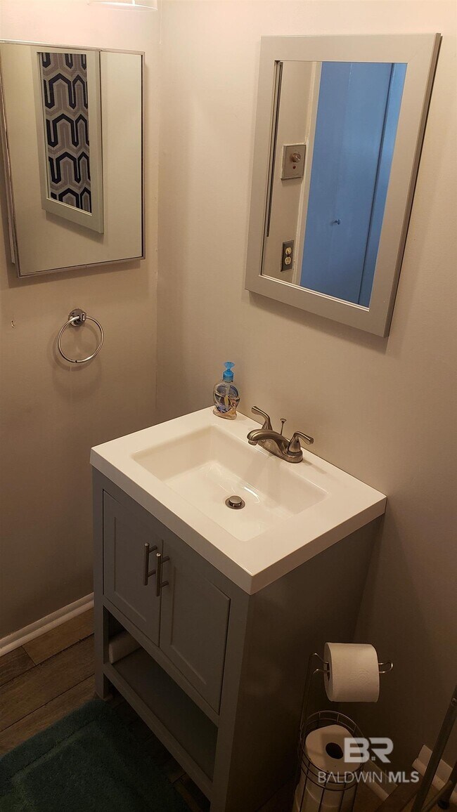 Photo - 1011 Sea Cliff Dr N