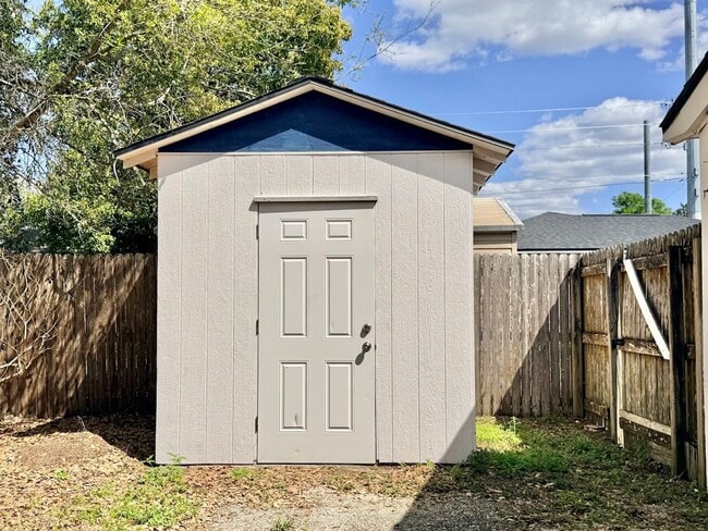 Photo - Super Cute 3/2 Close to Downtown!