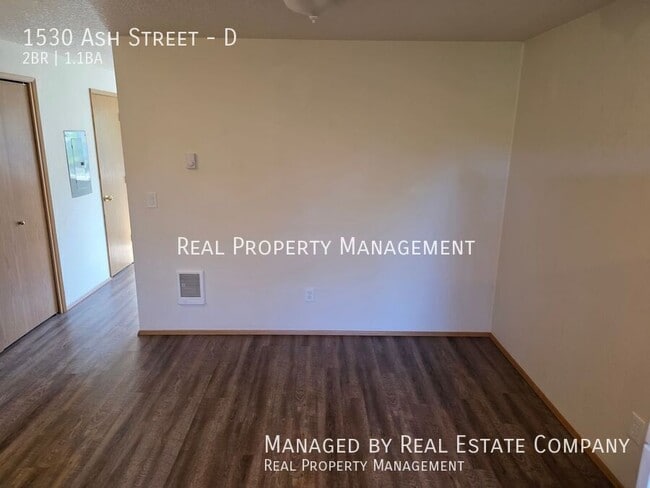 Photo - 1530 Ash St
