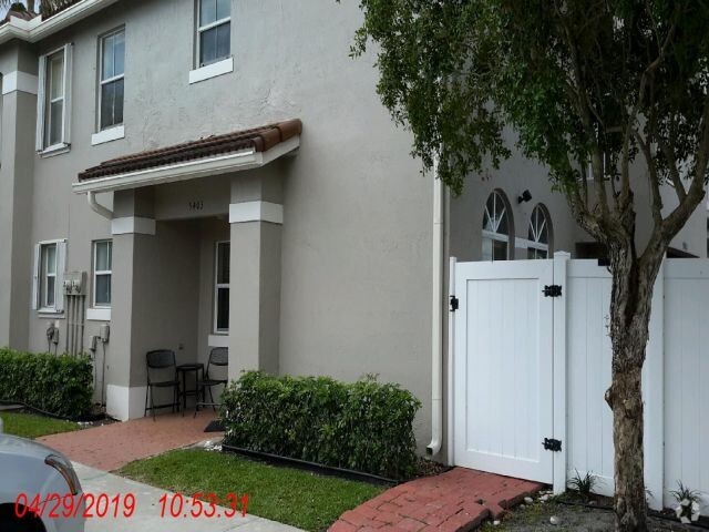 front part and terrace - 5403 SW 126th Terrace Rental