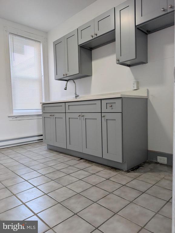 Building Photo - 5205 N 5th St Unit 2F FRONT Rental