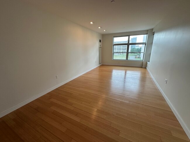 Building Photo - 108 E Brookline St Unit 4