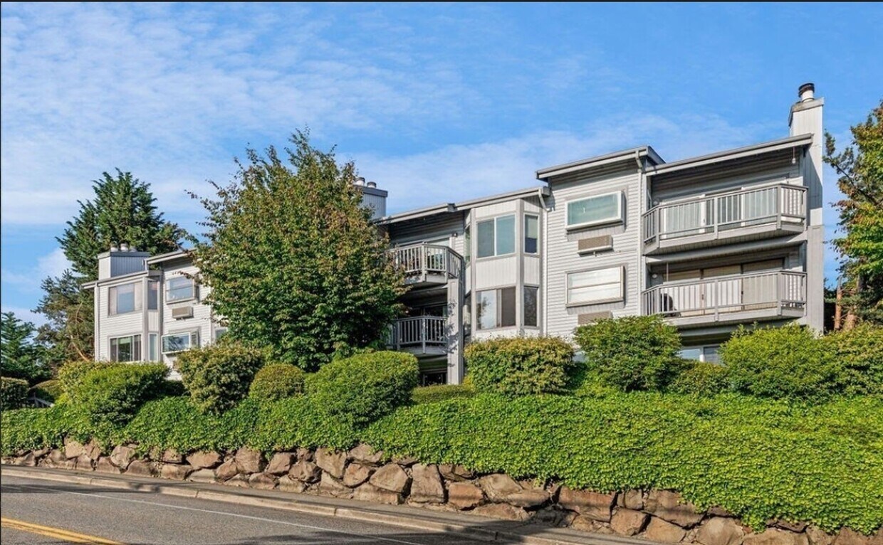 Renovated 2 Bed Kirkland Condo in Salishan... - Renovated 2 Bed Kirkland Condo in Salishan...