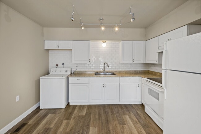 Photo - 404 Sunny Ln