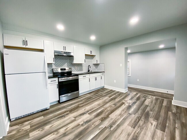 Building Photo - 432 S Queen St Unit 2 Rental
