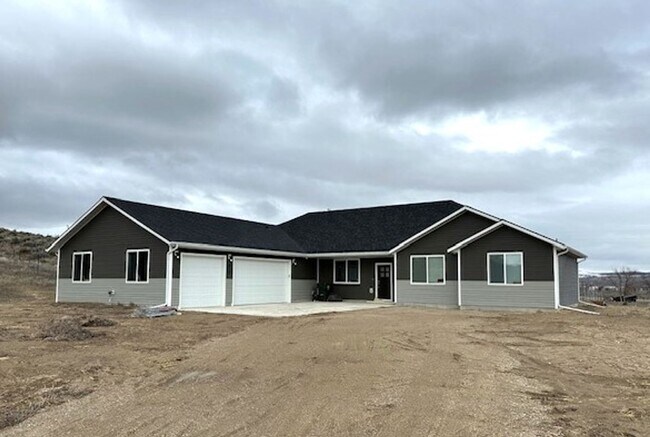 Executive Home in South Fork-built in 2022 - Executive Home in South Fork-built in 2022