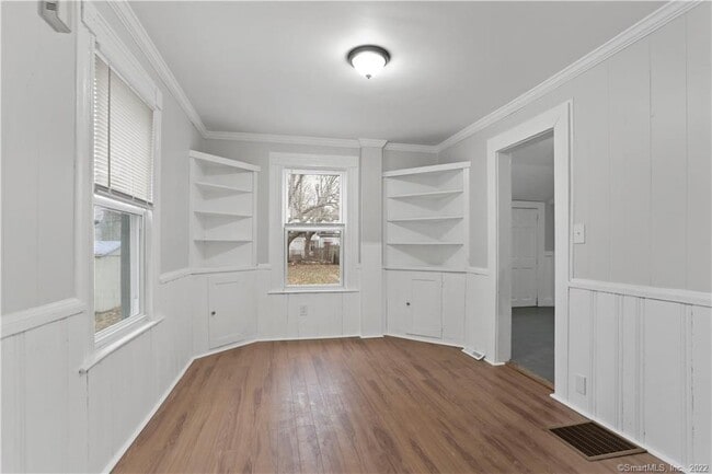 Photo - 393 Huntington St