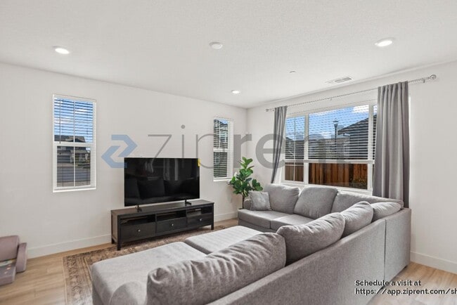 Photo - 1804 French Wy