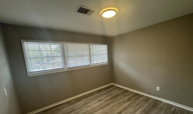 Photo - 2930 Oldknow Dr NW