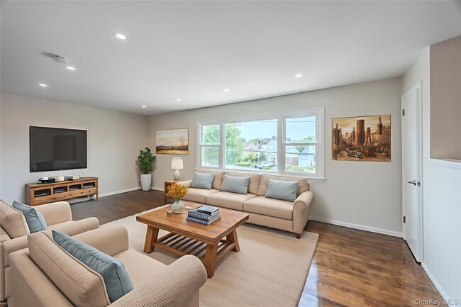 Photo - 214 Carman Ave