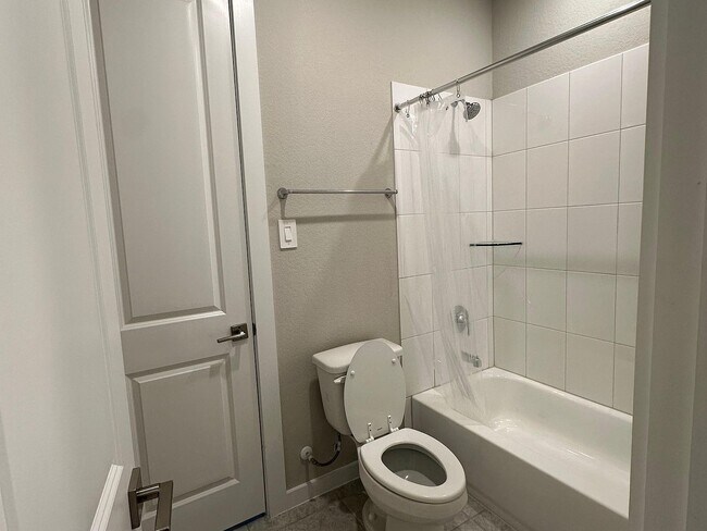 Photo - 122 Nightshade St