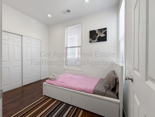Photo - 1532 32nd St Unit 1