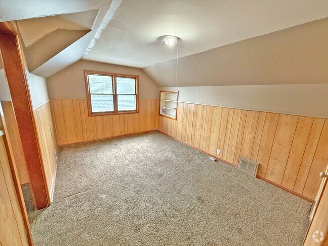 Building Photo - Convenient Showings — No Appointment Needed! Rental