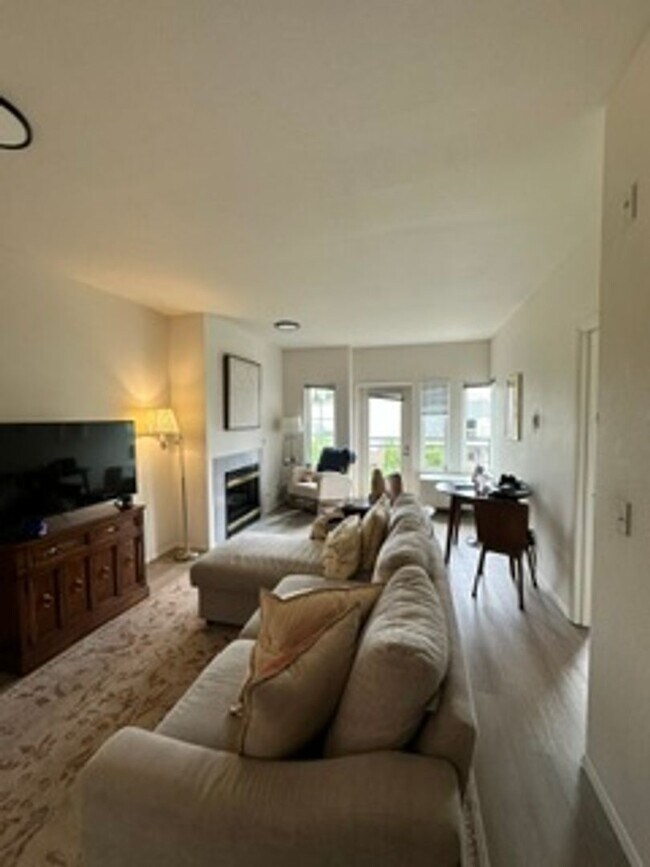 Photo - Gorgeous 1 bedroom in the heart of Queen Anne! Unit 303